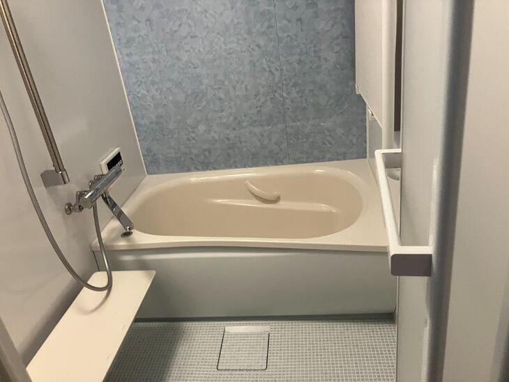 ユニットバスの交換工事を行いました！新しい浴槽は湯が冷めにくく時間が経っても温かいままです！いい湯だなぁ♨️【野洲店スタッフ】