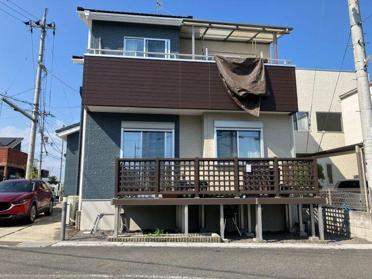 3色の色分けにて外壁塗装を行いました。ハイセンス～！【湖西店スタッフ】