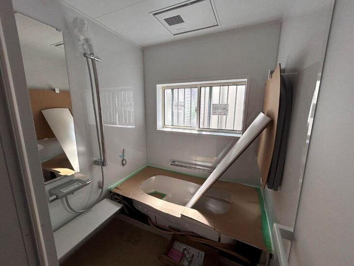 浴室の組立が終わりました。設置したのは【TOTO サザナ】です。【湖西店スタッフ】