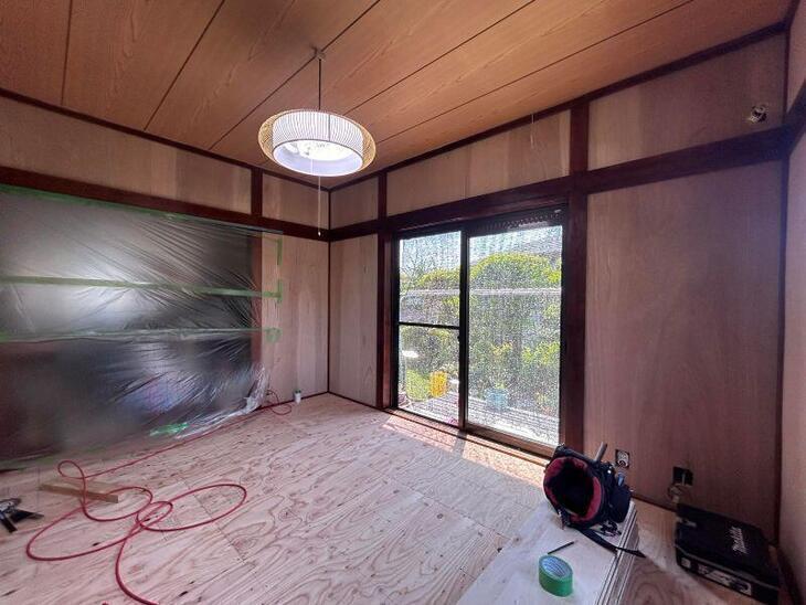和室の畳からフローリングへのリフォームです！断熱材も入れて暖かくなります！【湖西店スタッフ】