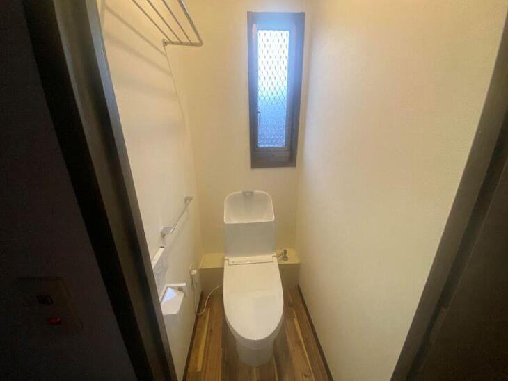 トイレを交換して内装工事しました。【水口店スタッフ】