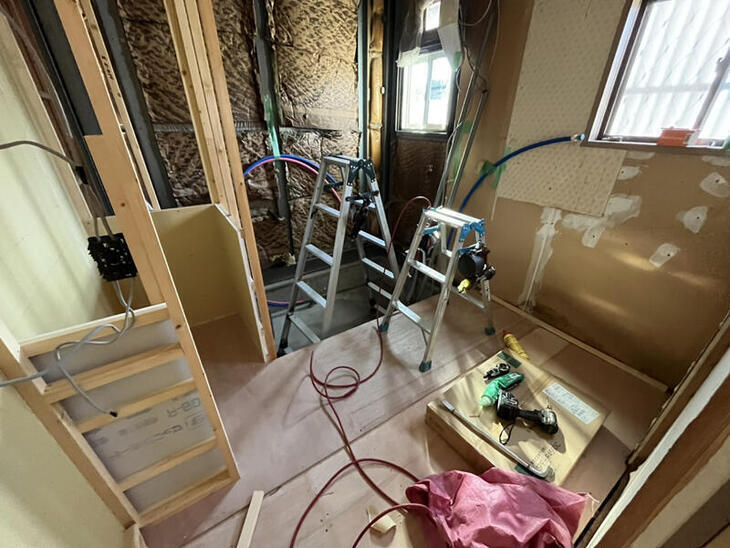 洗面所を作り直しています！限られたスペースですが、使いやすくなるよう改装していきます！【野洲店スタッフ】