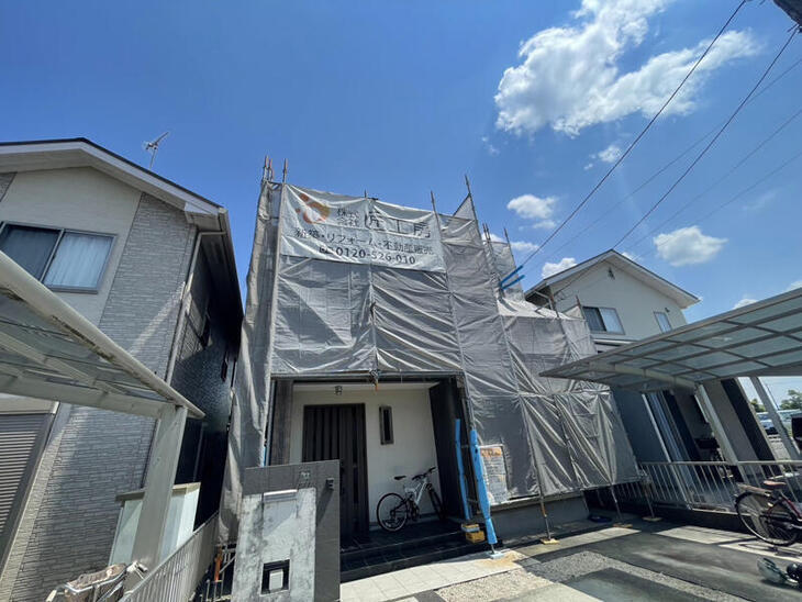 足場を組みました。ここから少しずつ、形になっていくのが楽しみです。ご安全に！【野洲店スタッフ】