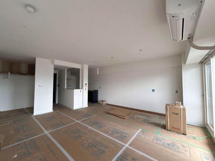 クロス貼りも終わり、これからハウスクリーニング（美装工事）が始まります！ハウスクリーニングが終わればお引き渡しです。【湖西店スタッフ】