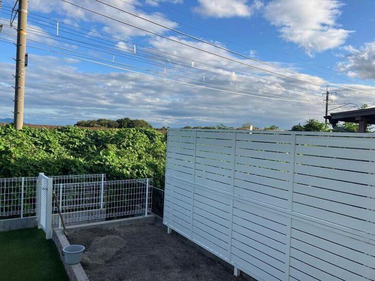 LIXILの目隠しフェンスを設置させて頂きました。【湖西店スタッフ】