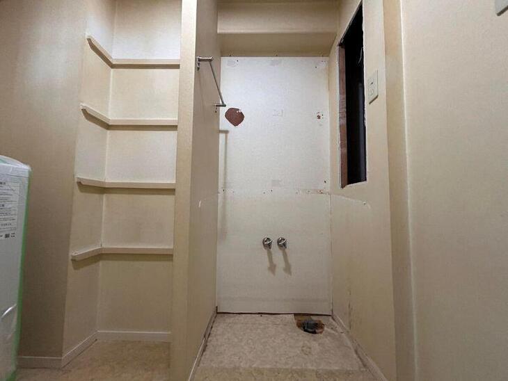 洗面化粧台を撤去しました。次はLIXIL EVを設置予定です。【湖西店スタッフ】