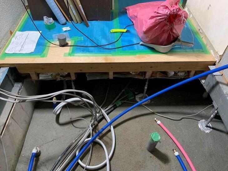 ユニットバスの解体中です！寒い冬が来るまでに温かいお風呂間に合いますね♪【湖西店スタッフ】