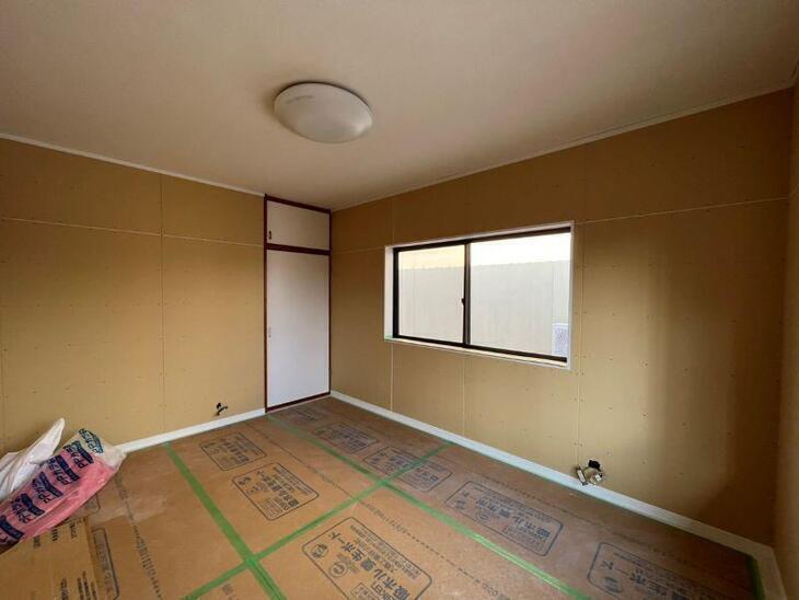 解体後、断熱材を入れ直しボードまで貼り終わりました！やっとお部屋っぽくなってきましたね！【野洲店スタッフ】