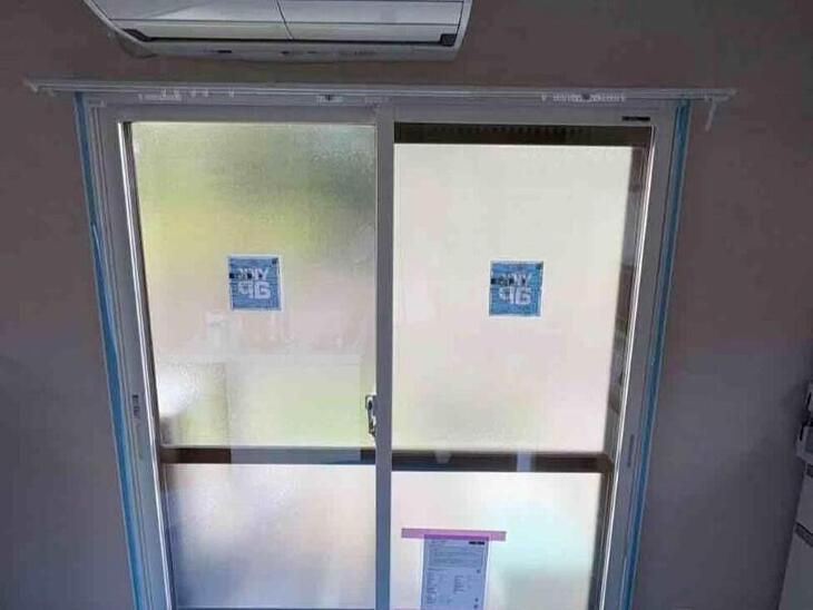 掃き出し窓に内窓を取り付けました！大きな窓は外気の影響を受けやすいので断熱性をあげましょう！【湖西店スタッフ】