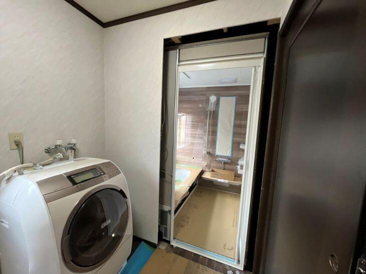 ユニットバス組み立て完了！バリアフリーになり毎日の入浴も安心です。【野洲店スタッフ】