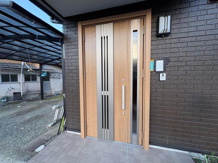 玄関ドアをカバー工法で交換しました！【湖西店スタッフ】