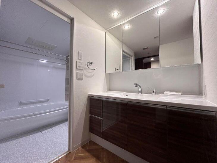 マンションの洗面化粧台と浴室を交換しました。マンション仕様のぴったりサイズに合うタカラスタンダード【リジャスト】を取り付けました！【湖西店スタッフ】