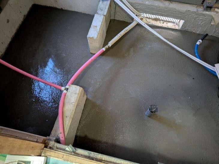 ユニットバス設置します。浴室の下のスペースにコンクリートを打ちました！【湖西店スタッフ】