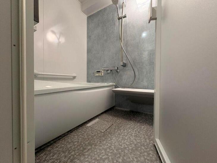 【TOTO サザナ】を設置しました。アクセントパネルは新色でとてもきれいな色をお選びいただきました！【湖西店スタッフ】