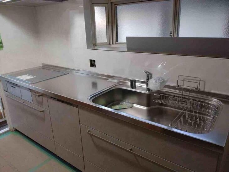 キッチンを組み立てました！ピカピカのキッチンうれしいですね♪【湖西店スタッフ】