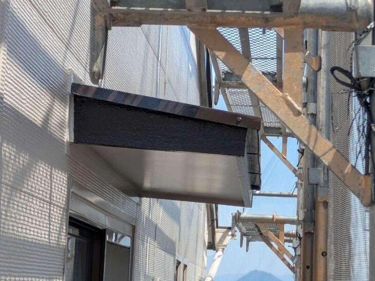 庇（ひさし）の塗装を行いました！【湖西店スタッフ】