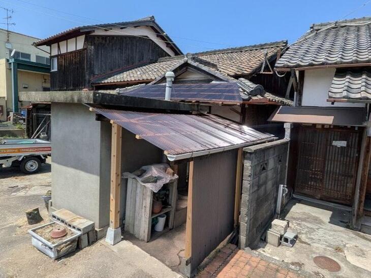 屋根材の取付けも無事完了！これで雨風、日差しのストレスが無くなるといいですね【野洲店スタッフ】
