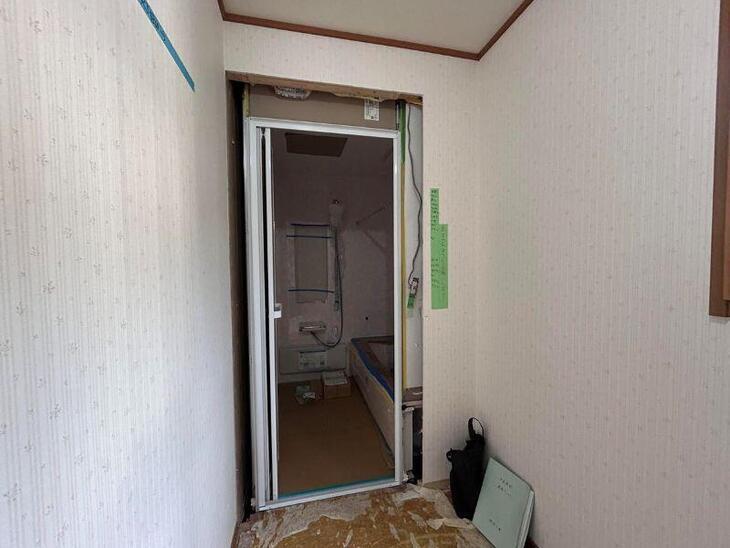 お風呂と洗面の改装中です。これから間仕切り壁の復旧をします。【湖西店スタッフ】
