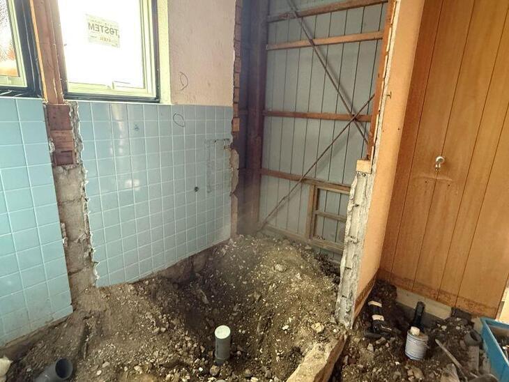 和式トイレを洋式トイレにリフォームします！解体一つでも大仕事です！【長浜店スタッフ】