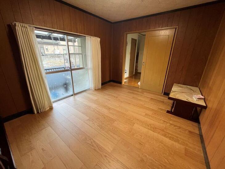 フローリングを上張りし、お部屋全体が明るく、より素敵な空間に生まれ変わりました！【野洲店スタッフ】