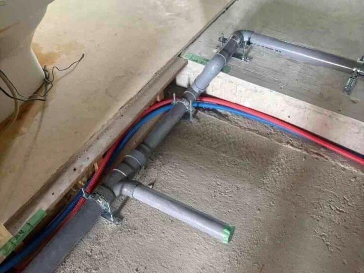 マンションフルリノベ中の現場で、水道配管の仕込み作業が完了しました！【瀬田店スタッフ】