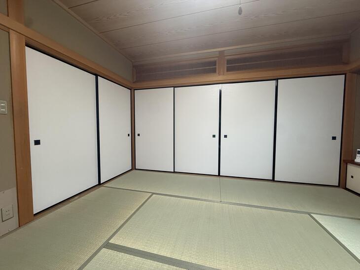 日焼けによって色味がバラついていましたが、新しく張り替えたことにより統一感が戻りました！【長浜店スタッフ】