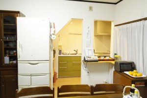 ダイニングから見たキッチン