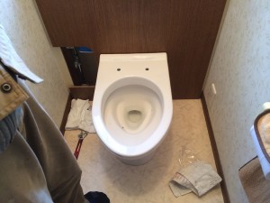 ?@既存便座を外します