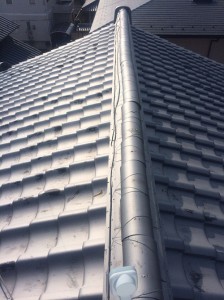 BEFORE　屋根の棟が曲がっています