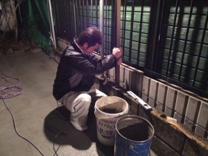 ?Aﾌｪﾝｽの柱を設置していきます