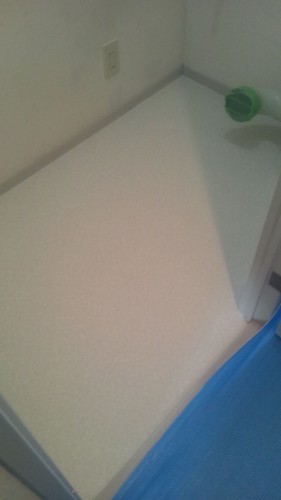 5,新しいクッションフロアが張られました