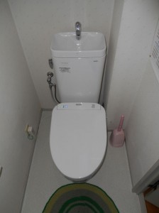 ウォシュレットの操作部分がなくなったので、スッキリとした見た目になりました。