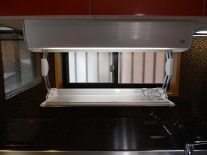 調理ｽﾍﾟｰｽの上に、調味料を置く用の「ｱｲｴﾘｱﾎﾞｯｸｽ」をつけました