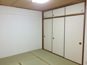 和室は畳の表替えと、襖の張替をしました。