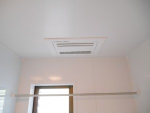 寒い冬場に備えて浴室乾燥暖房機を付けました