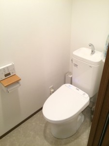 コンパクトなデザインのトイレです