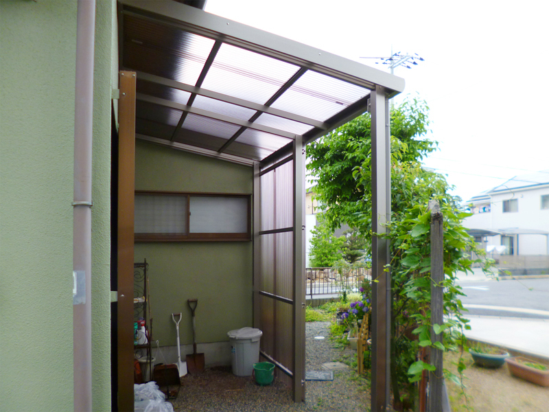 既製品のテラスに全面パネルを造作しました