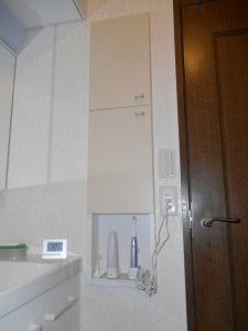 埋め込み型の収納の形を調整して収納を作り替えました。