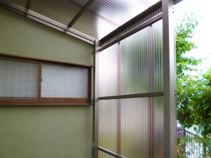 プレイバシー確保の為の不透明な波板