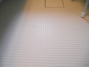 TOTOユニットバスの特徴?@ほっカラり床で、冬場の冷たさを感じにくくし、畳のような柔らかさがある床です。