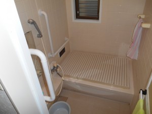 工事前 冬場寒く、少し深い目の浴槽でした