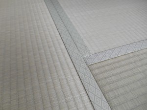 畳を新調しました。落ち着いた色合いの縁です。