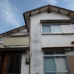 ビフォー：外壁の汚れが目立ちました
