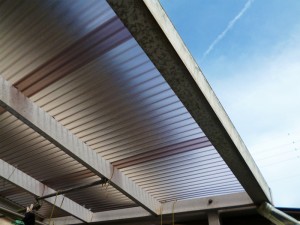 波板はﾎﾟﾘｶｰﾎﾞﾈｰﾄ製になりました