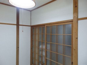 土壁からクロスで明るい空間に