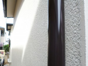 外壁同様に雨樋もしっかり塗装しました