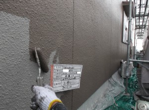 外壁塗装の上塗り作業