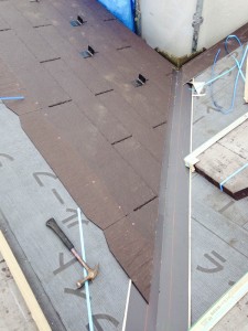 仕上がりのカラーベストを葺いていきます