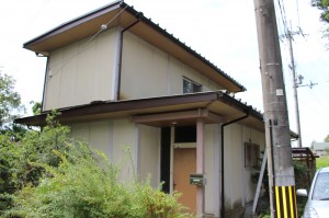 前まであった幕板を取り、樋も全て新しくしました