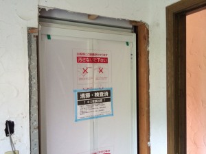 ユニットバスを据え付けた後に壁を補修していきます